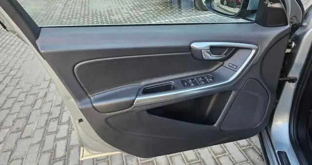 VOLVO V60 T5 Kinetic