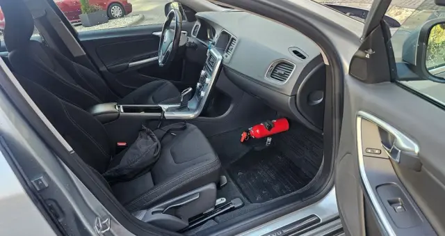 VOLVO V60 T5 Kinetic