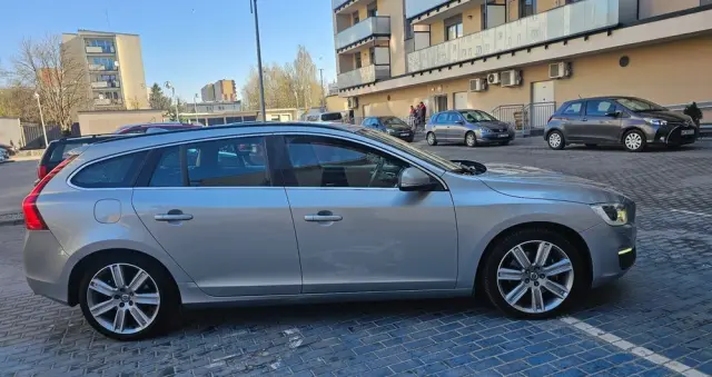 VOLVO V60 T5 Kinetic