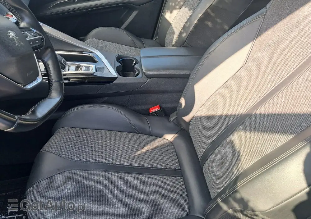 PEUGEOT 3008 BlueHDi 130 Stop & Start EAT8 Allure Business-Paket