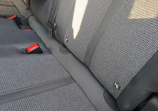 PEUGEOT 3008 BlueHDi 130 Stop & Start EAT8 Allure Business-Paket