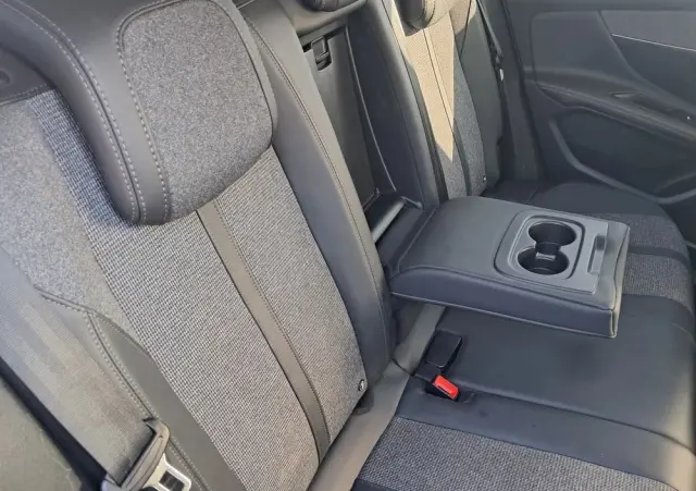 PEUGEOT 3008 BlueHDi 130 Stop & Start EAT8 Allure Business-Paket