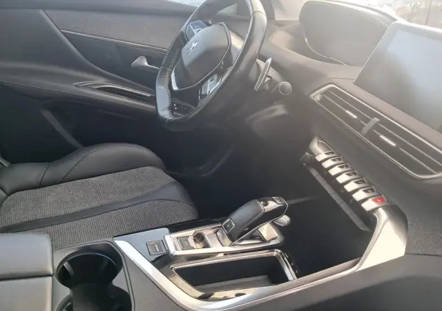 PEUGEOT 3008 BlueHDi 130 Stop & Start EAT8 Allure Business-Paket