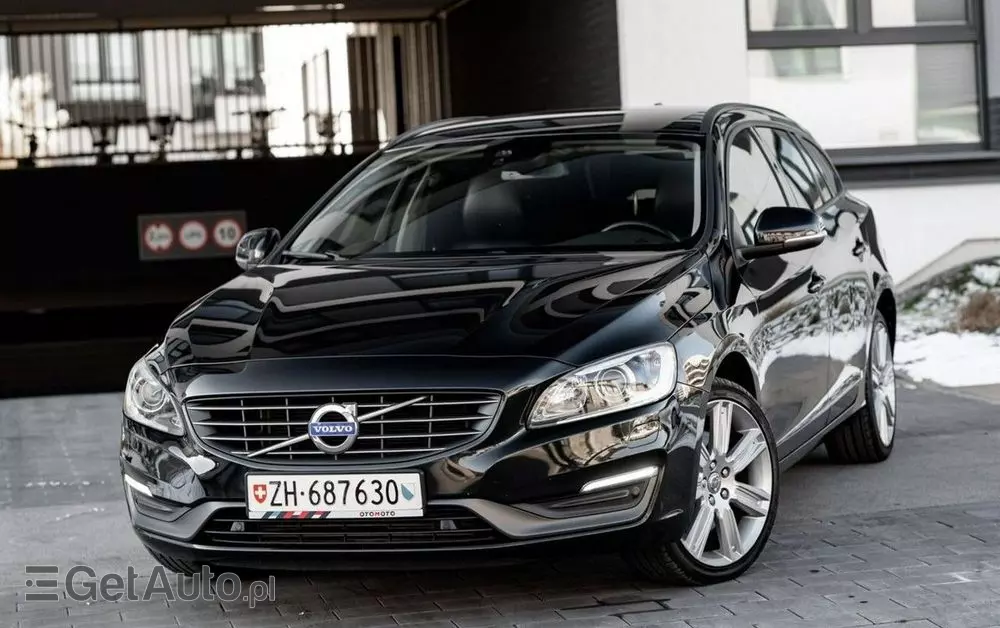 VOLVO V60 