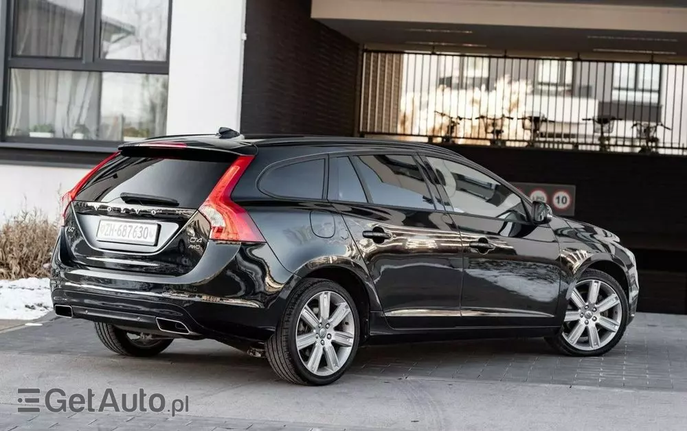 VOLVO V60 