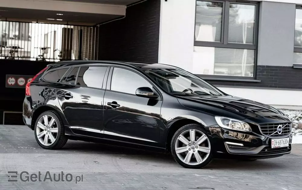 VOLVO V60 