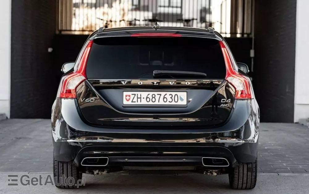 VOLVO V60 