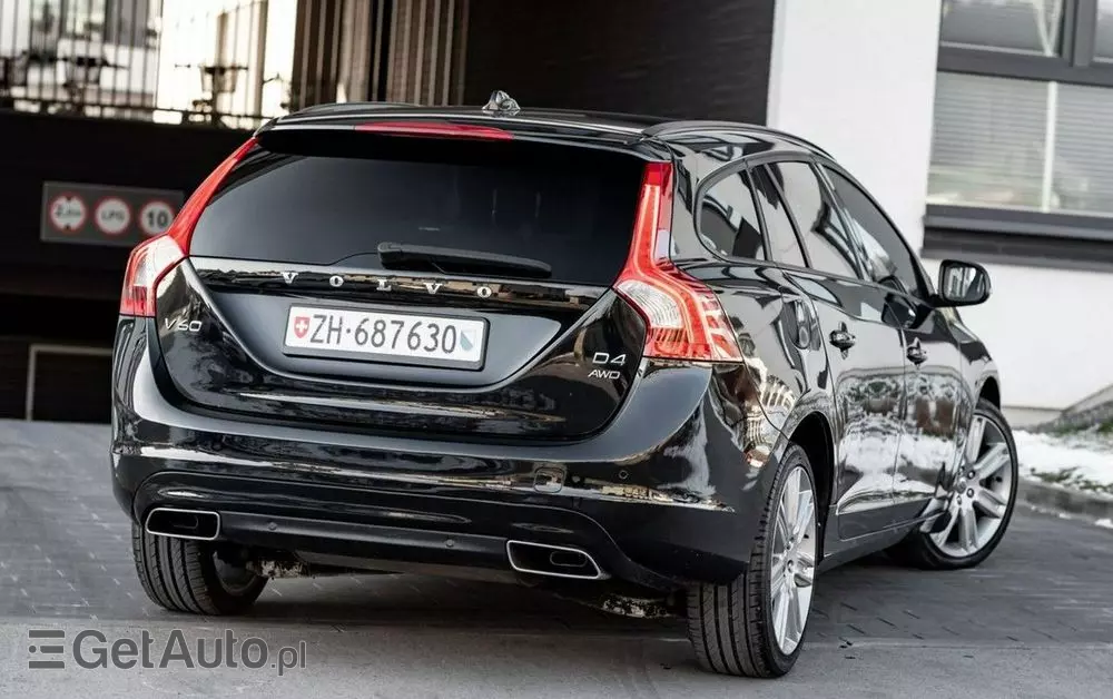 VOLVO V60 