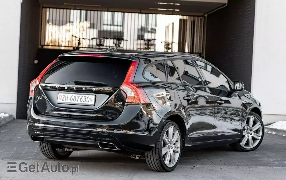 VOLVO V60 