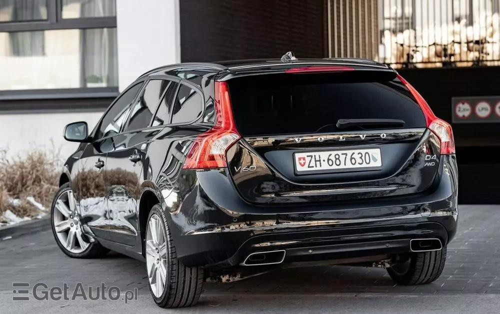VOLVO V60 