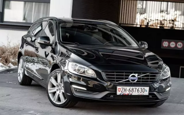 VOLVO V60 