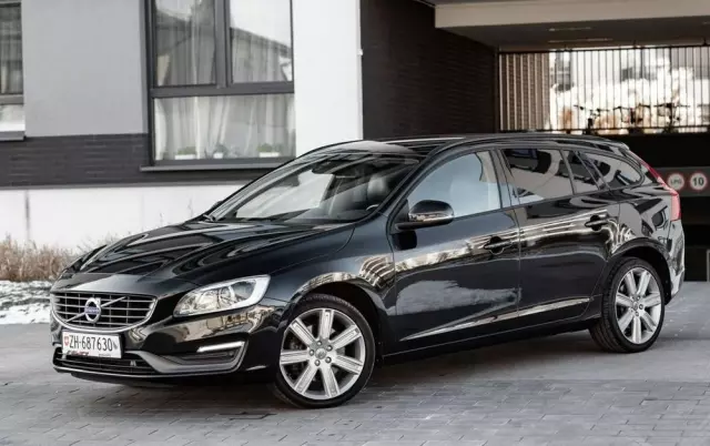 VOLVO V60 