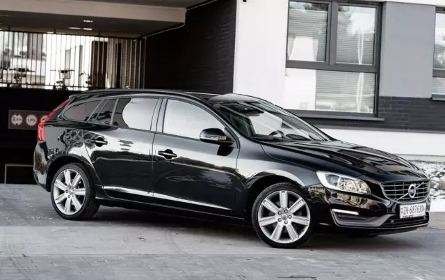 VOLVO V60 