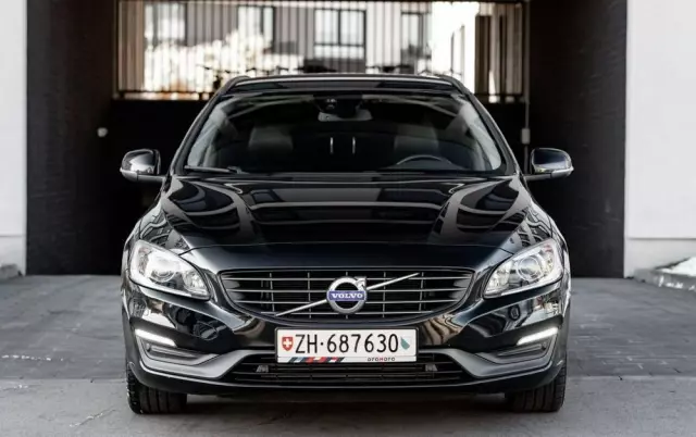 VOLVO V60 