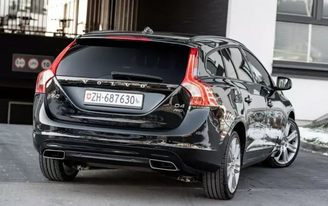 VOLVO V60 