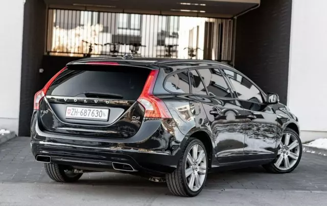 VOLVO V60 