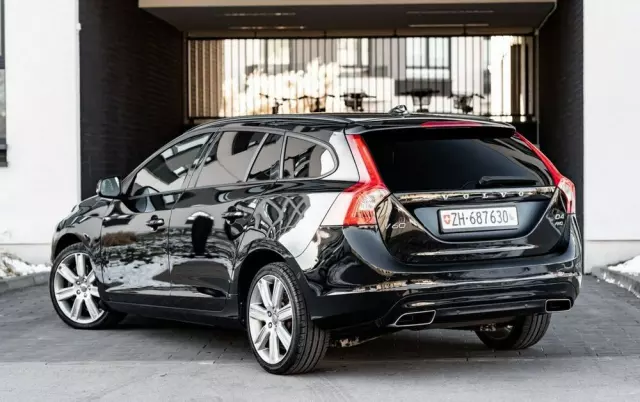 VOLVO V60 
