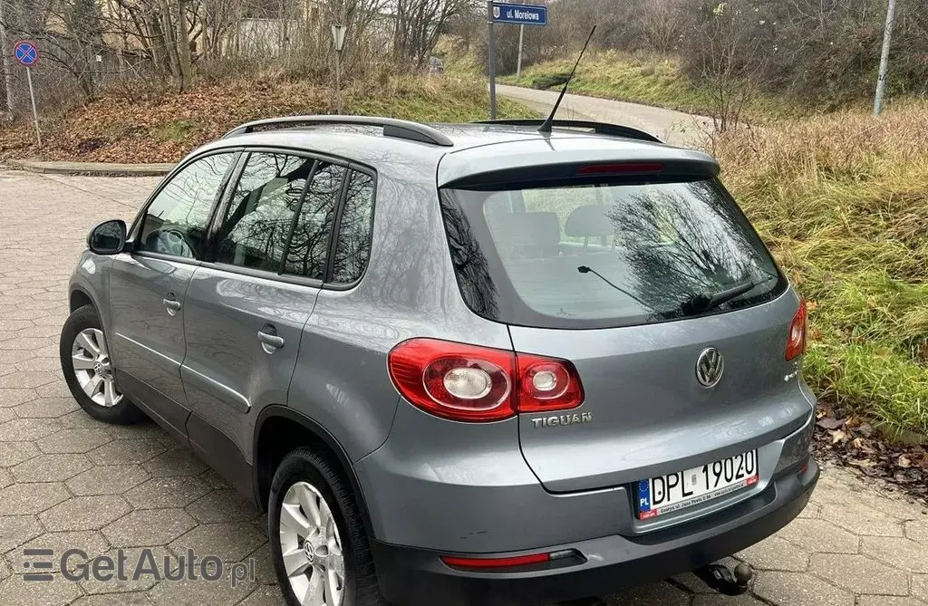 VOLKSWAGEN Tiguan 