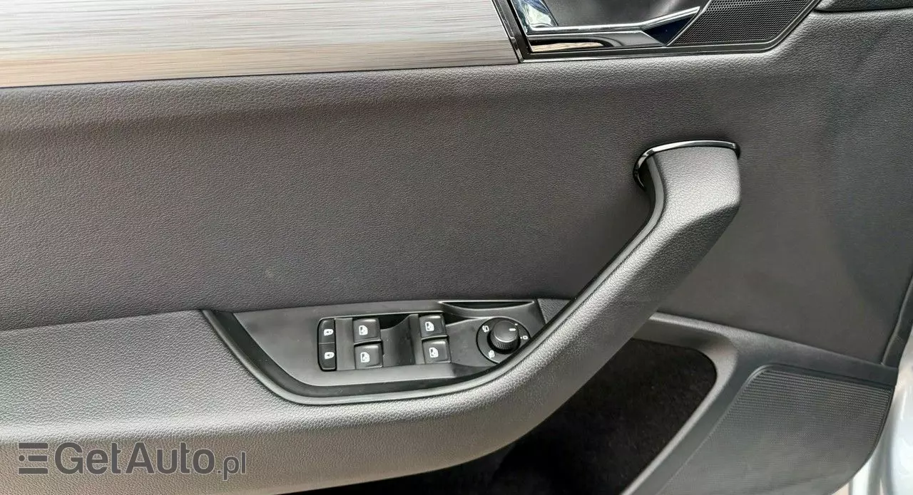 SKODA Superb 2.0 TDI DSG Style