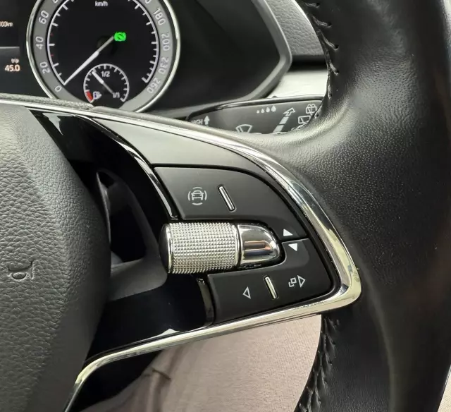 SKODA Superb 2.0 TDI DSG Style