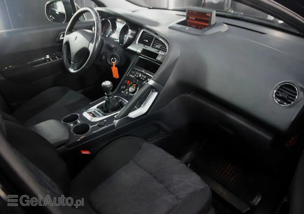 PEUGEOT 3008 1.6 Premium