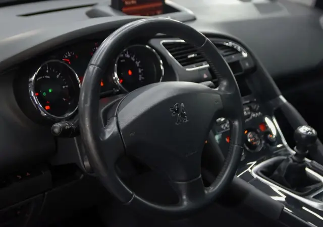 PEUGEOT 3008 1.6 Premium