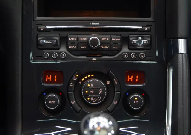 PEUGEOT 3008 1.6 Premium