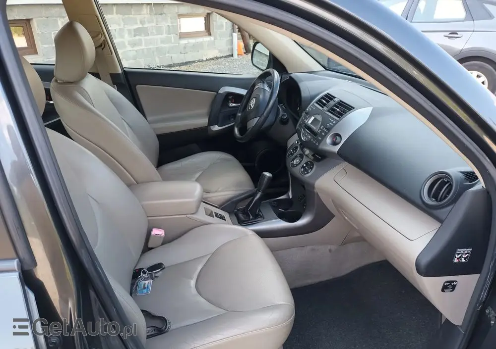 TOYOTA RAV4 2.0 VVT-i Premium