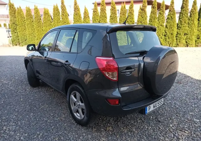 TOYOTA RAV4 2.0 VVT-i Premium