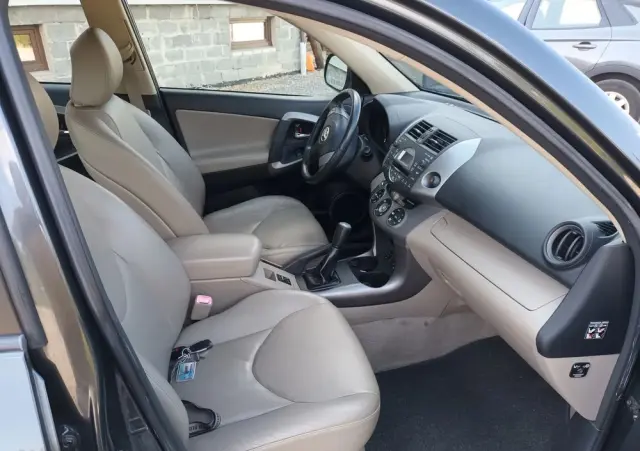 TOYOTA RAV4 2.0 VVT-i Premium