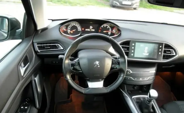 PEUGEOT 308 