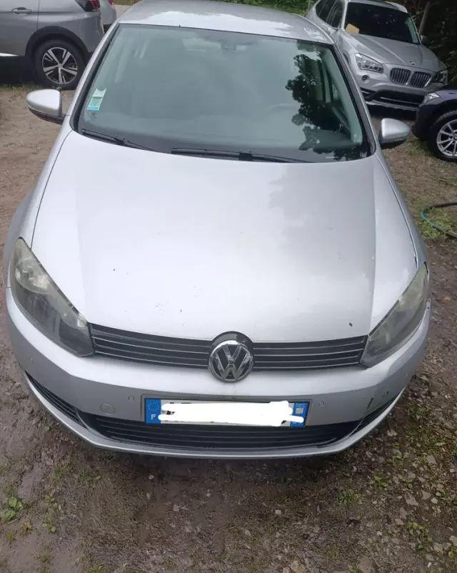 VOLKSWAGEN Golf 