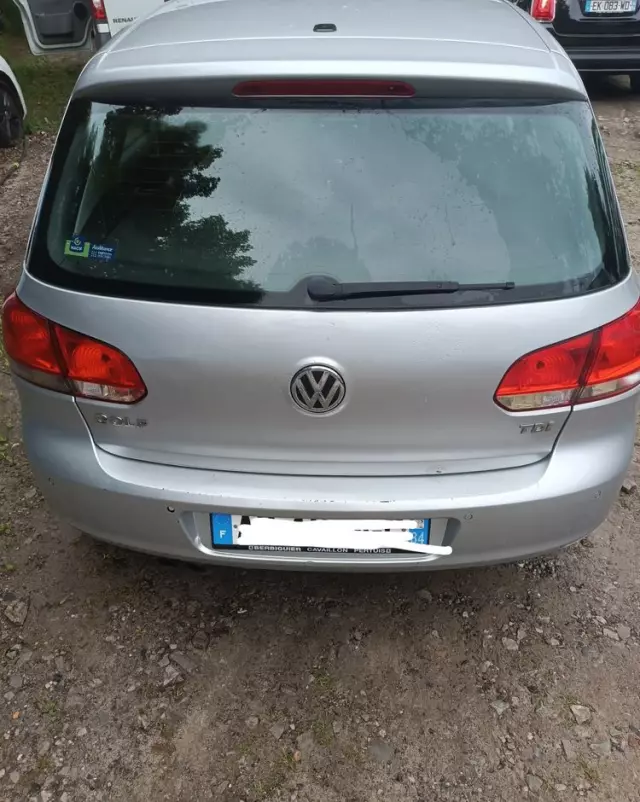 VOLKSWAGEN Golf 