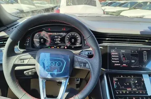 AUDI Q8 