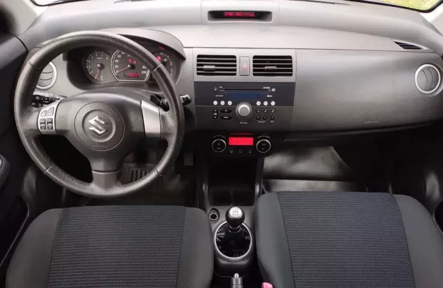SUZUKI Swift 