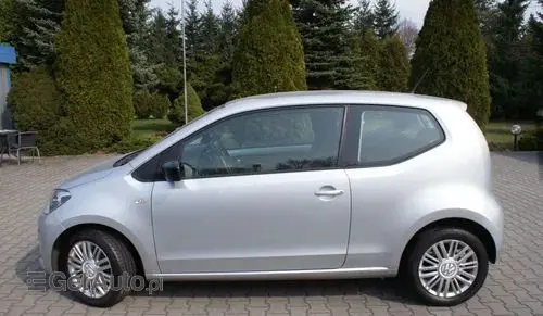 VOLKSWAGEN Up! 