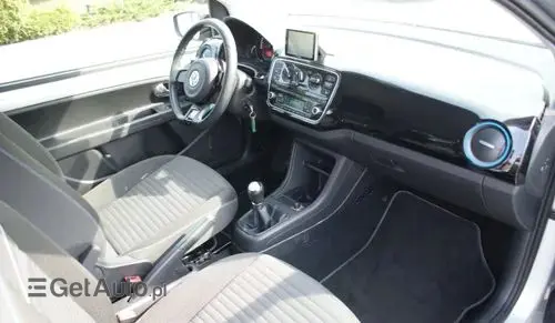 VOLKSWAGEN Up! 