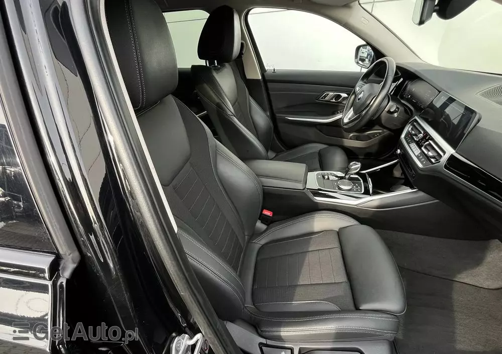 BMW Seria 3 320d xDrive Sport Line