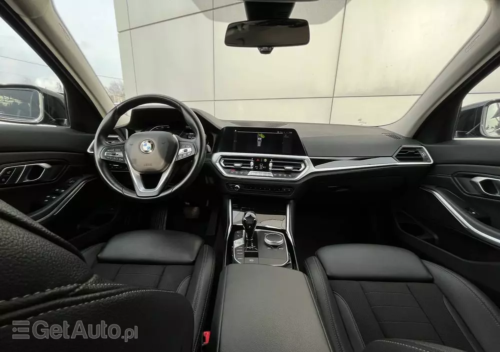 BMW Seria 3 320d xDrive Sport Line