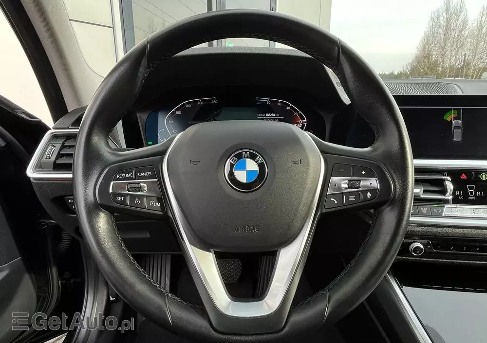 BMW Seria 3 320d xDrive Sport Line