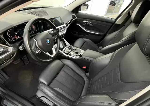 BMW Seria 3 320d xDrive Sport Line