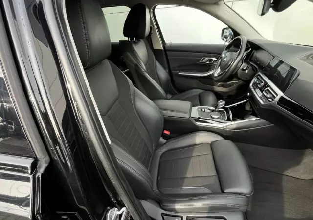 BMW Seria 3 320d xDrive Sport Line