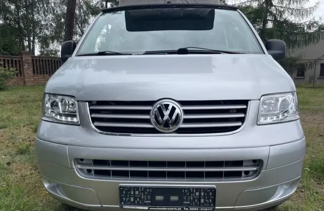 VOLKSWAGEN Multivan 