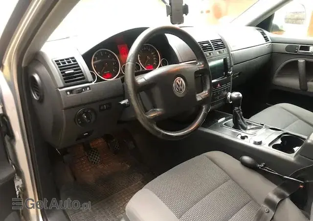 VOLKSWAGEN Touareg 