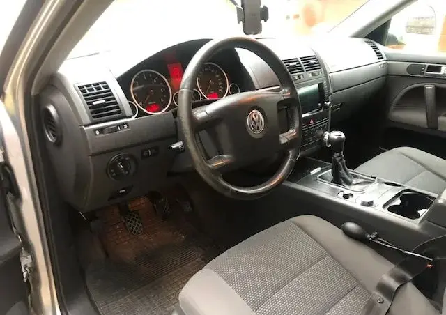 VOLKSWAGEN Touareg 