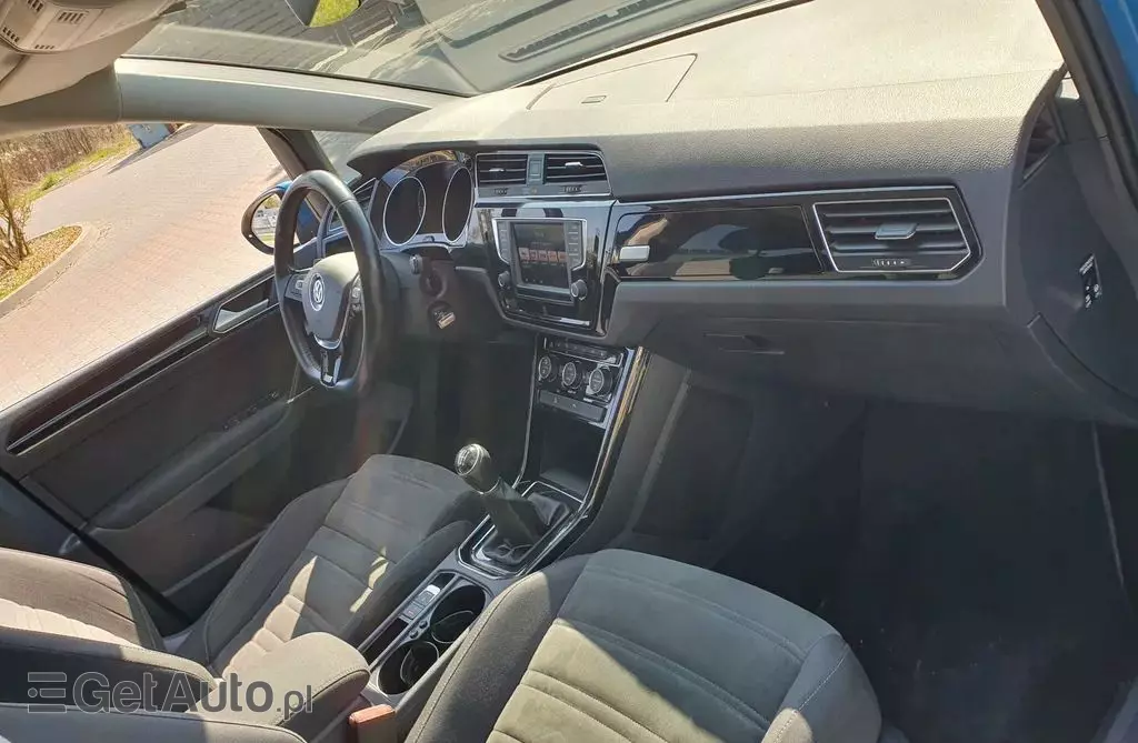 VOLKSWAGEN Touran 