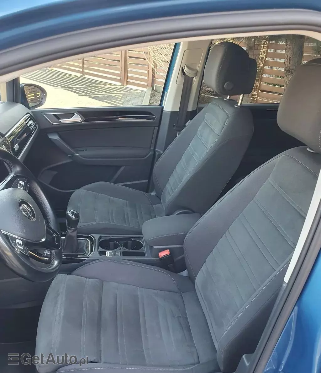 VOLKSWAGEN Touran 