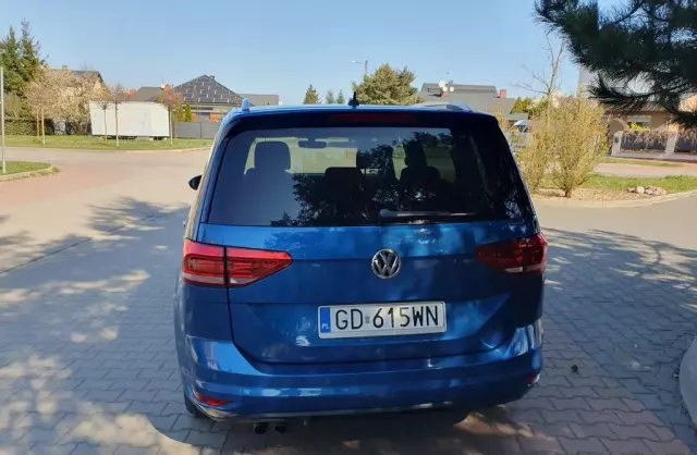 VOLKSWAGEN Touran 