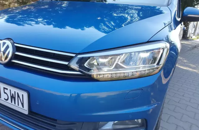 VOLKSWAGEN Touran 