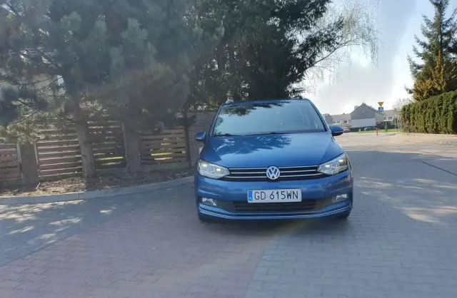 VOLKSWAGEN Touran 
